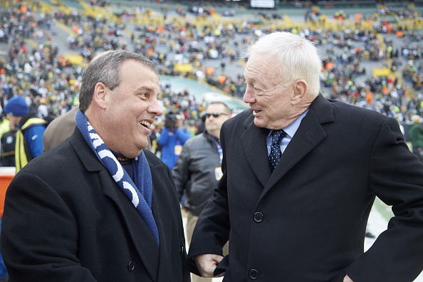 Football: NFC Playoffs: Dallas Cowboys owner Jerry Jones (R) with New Jersey governor Chris Christie on field before game vs Green Bay Packers at Lambeau Field. Green Bay, WI 1/11/2015 CREDIT: Tom Lynn (Photo by Tom Lynn /Sports Illustrated/Getty Images) (Set Number: X159133 TK1 )