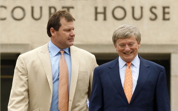 Former baseball star Roger Clemens looks toward his attorney Rusty Hardin as they depart the Federal District Court in Washington