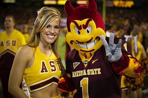 arizona-state-cheerleader with sparky