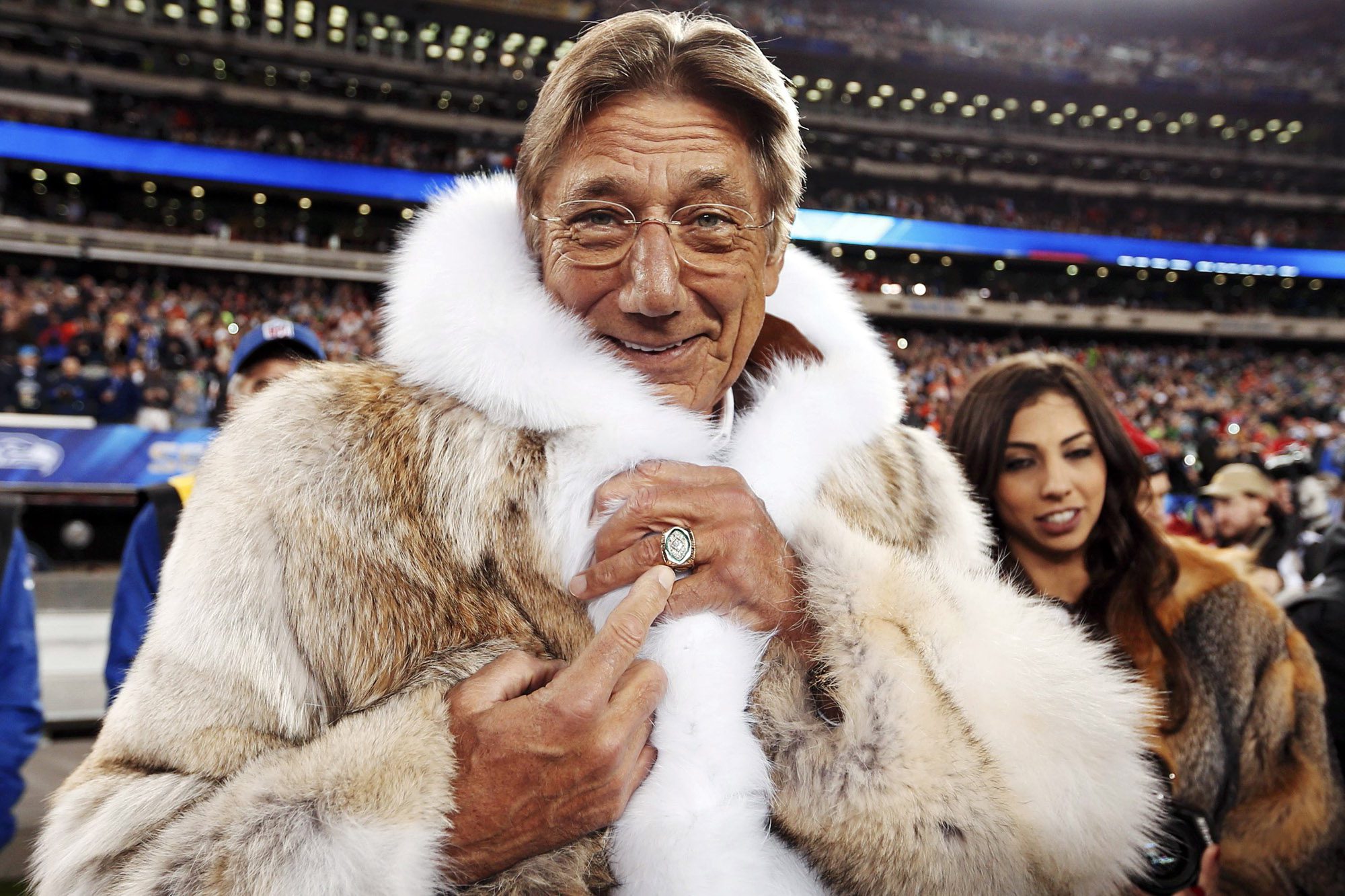 Former New York Jets quarterback Joe Namath points to his championship ring before the Seattle Seahawks play the Denver Broncos in the NFL Super Bowl XLVIII football game in East Rutherford, New Jersey, February 2, 2014. REUTERS/Carlo Allegri (UNITED STATES - Tags: SPORT FOOTBALL TPX IMAGES OF THE DAY)