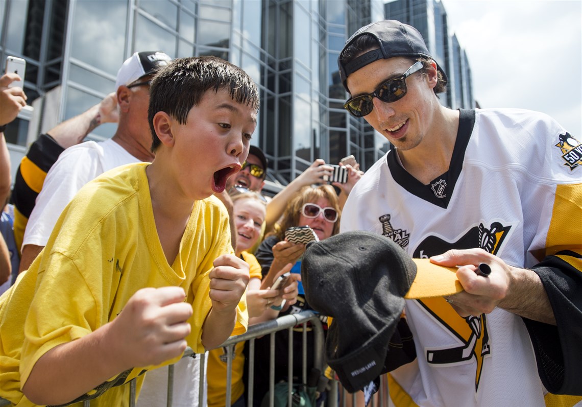 Pittsburgh Penguins parade. Kid gets autograph. Meet_The_Matts